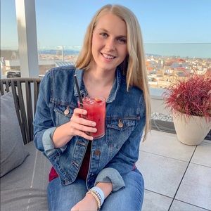 Meet your Posher, Caitlin